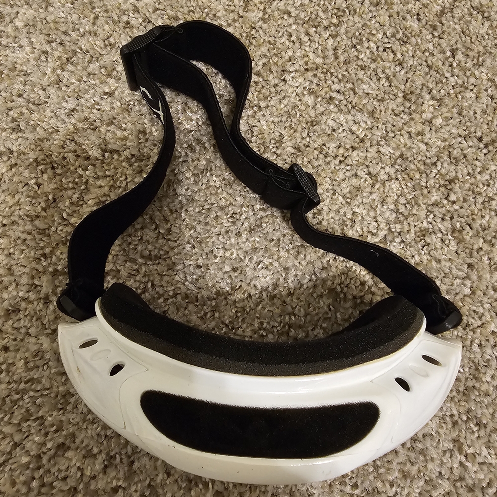 White Ski Goggles with Blue Mirrored Lens - Picture 2 of 5